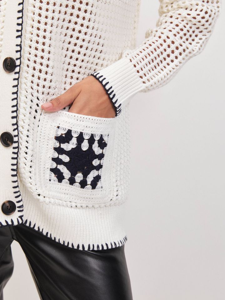 עליונית סריג קרושה בצבע אופוויט