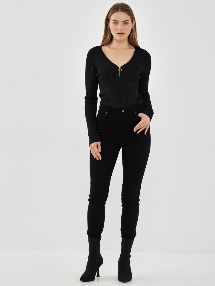 סריג V רוכסן PROMO בצבע שחור