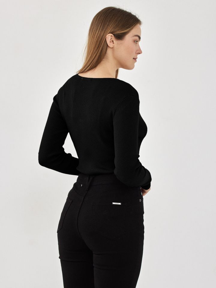 סריג V רוכסן PROMO בצבע שחור