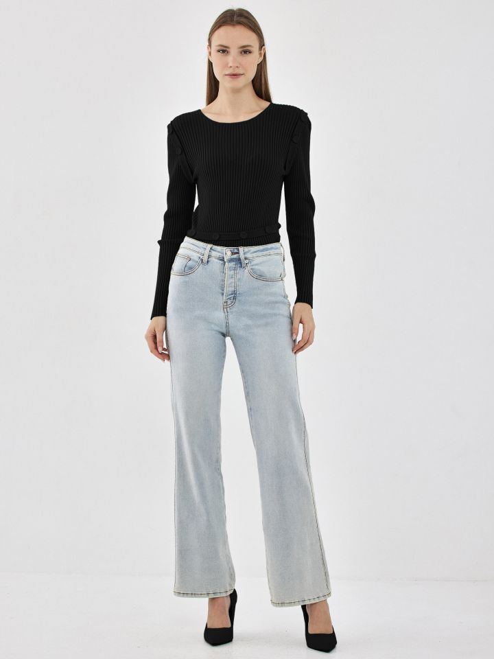 סריג כפתורים בצבע שחור