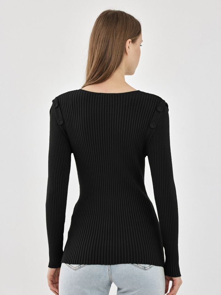 סריג כפתורים בצבע שחור