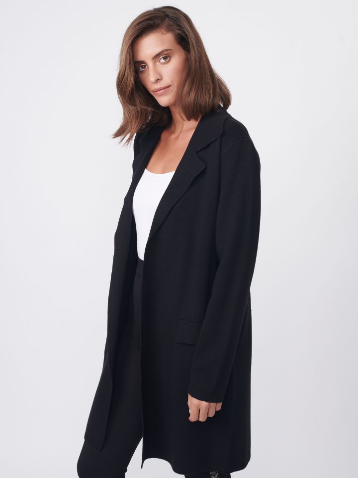 עליונית סריג כיסים בצבע שחור