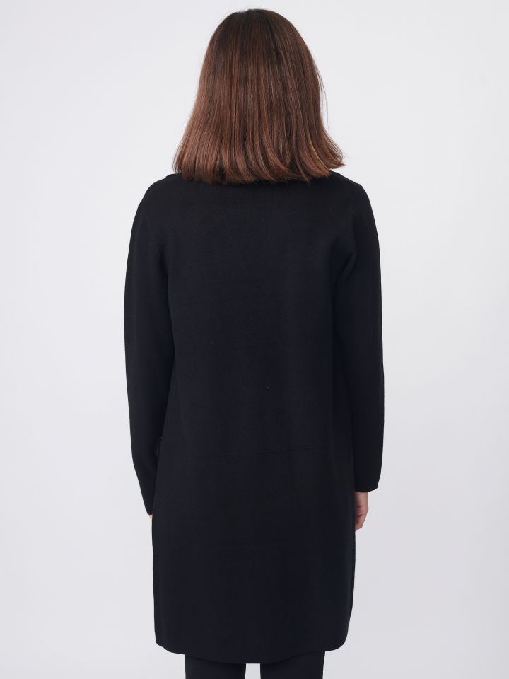 עליונית סריג כיסים בצבע שחור