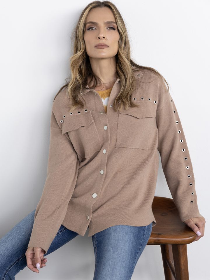 קרדיגן סריג כיסים ועיניות בצבע קאמל