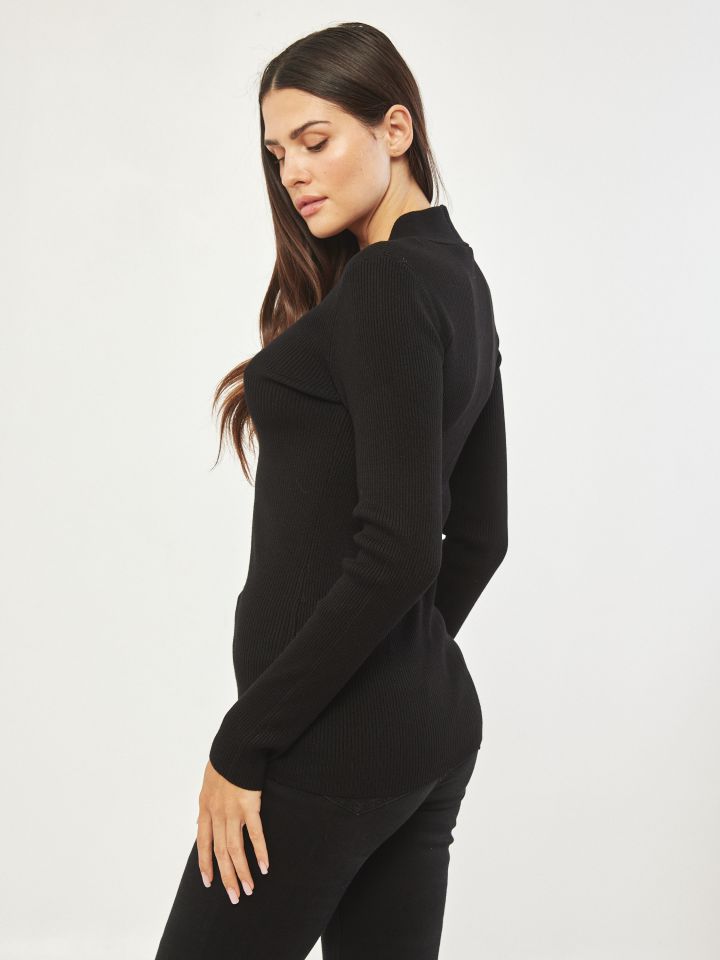 סריג V ריב פתח צמה בצבע שחור