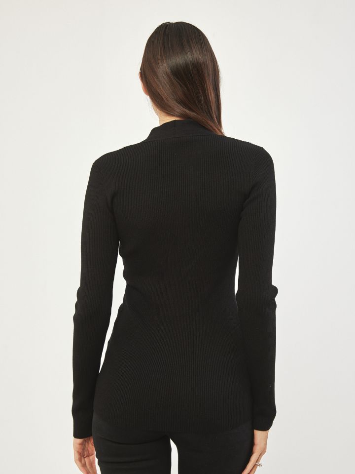 סריג V ריב פתח צמה בצבע שחור