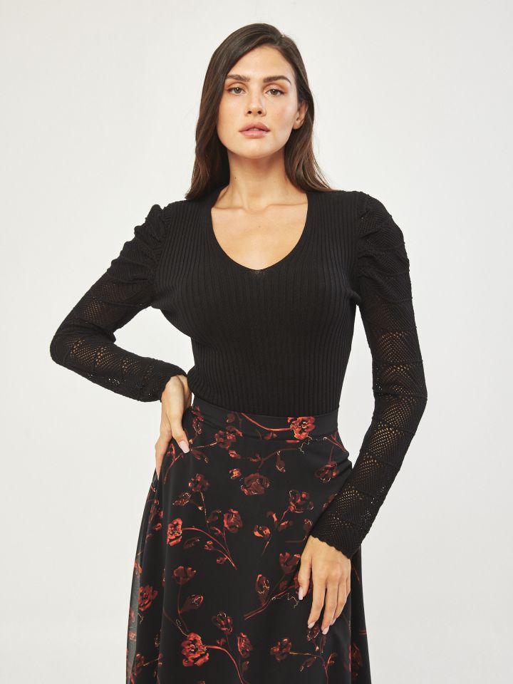 סריג V קרושה בשרוול בצבע שחור