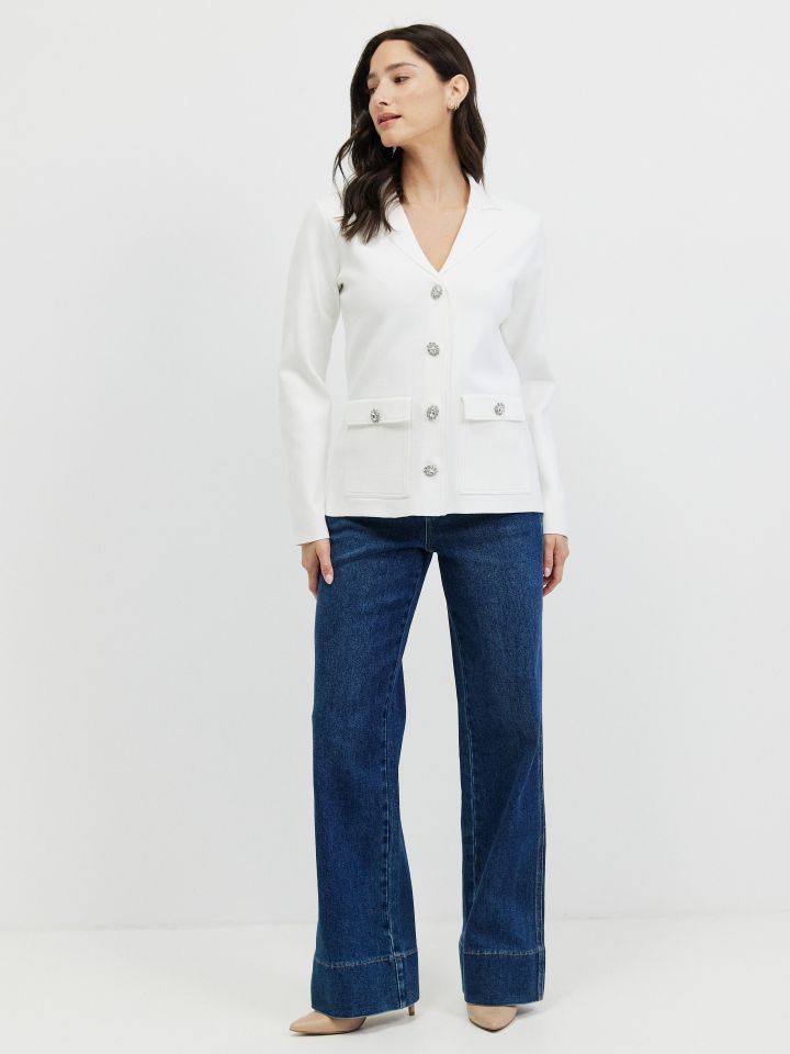 עליונית סריג כפתורי דמוי יהלומים בצבע אופוויט