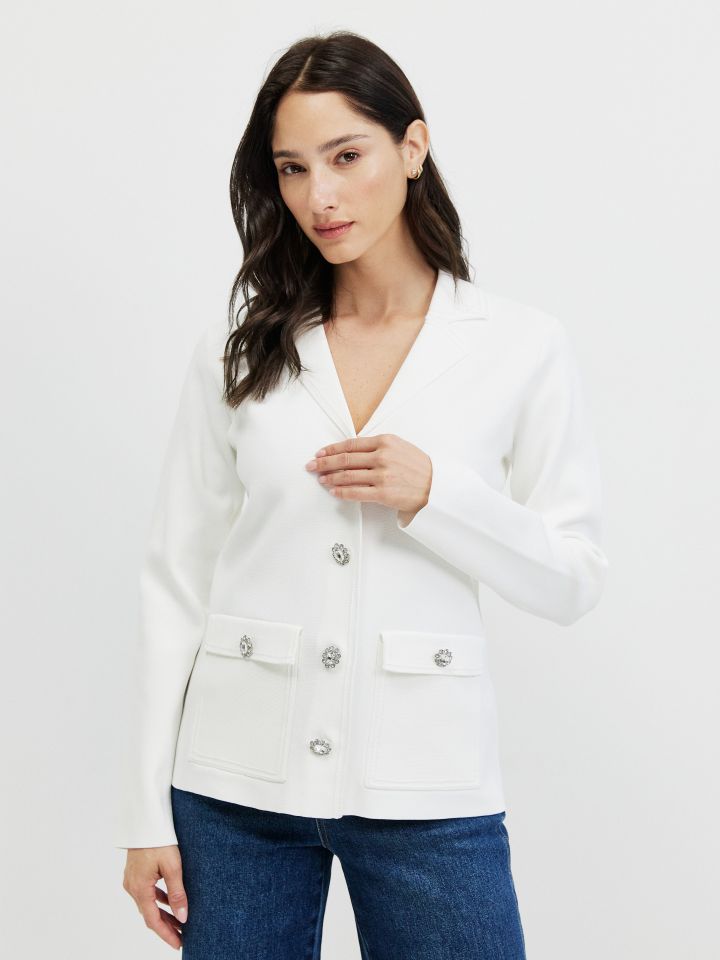 עליונית סריג כפתורי דמוי יהלומים בצבע אופוויט