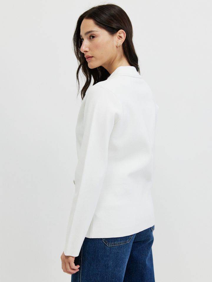 עליונית סריג כפתורי דמוי יהלומים בצבע אופוויט