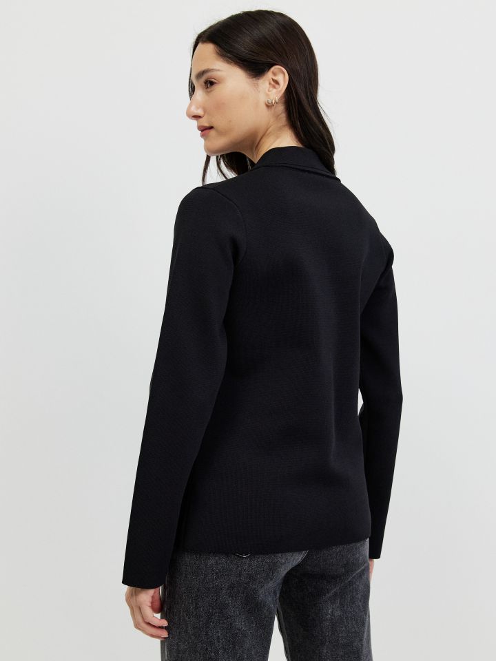 עליונית סריג כפתורי דמוי יהלומים בצבע שחור