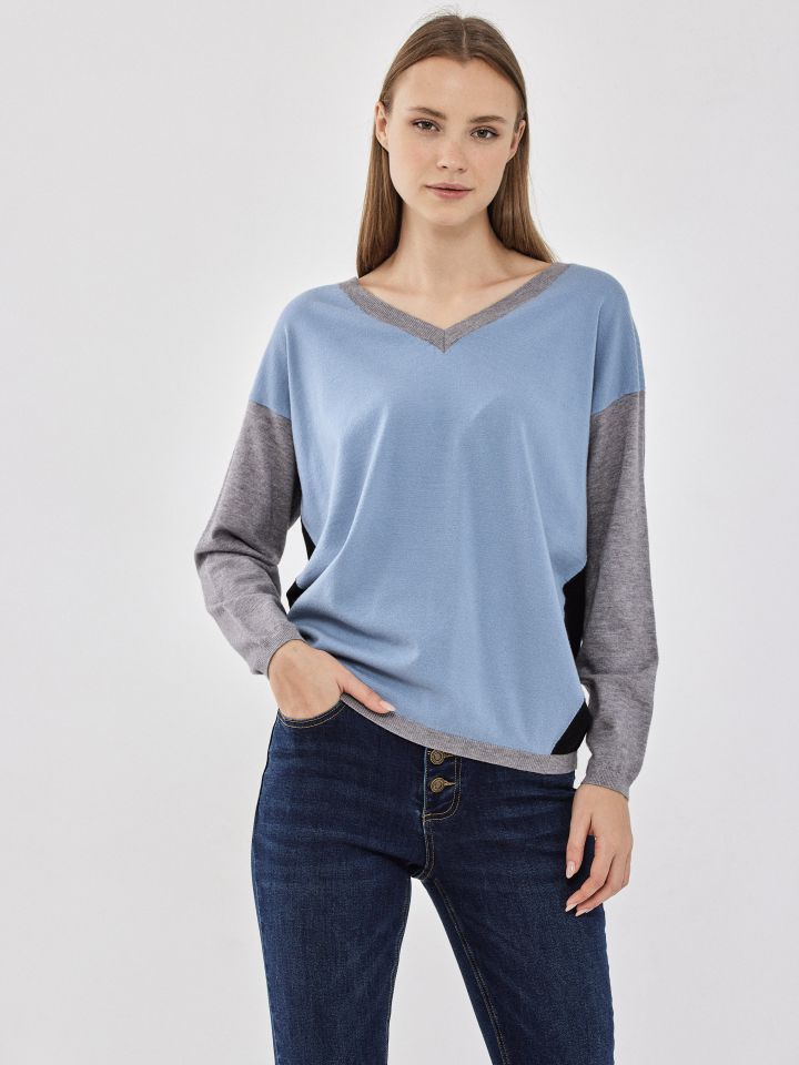 סריג V שילובים PROMO בצבע תכלת