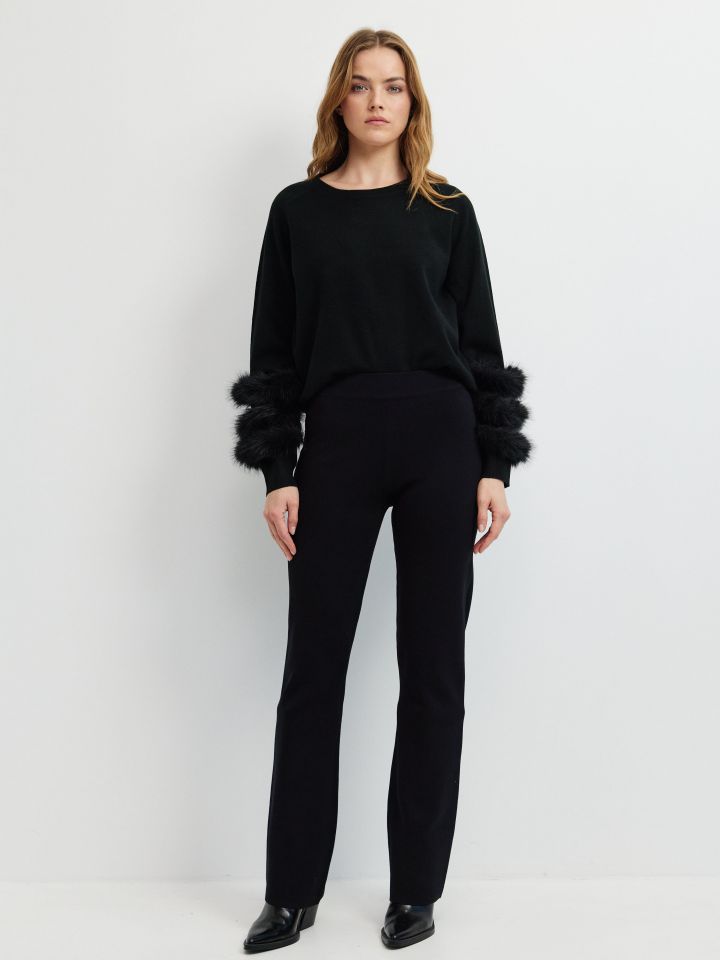 מכנסיים סריג מתרחב בצבע שחור