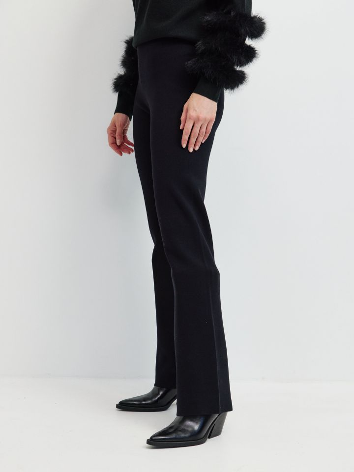 מכנסיים סריג מתרחב בצבע שחור