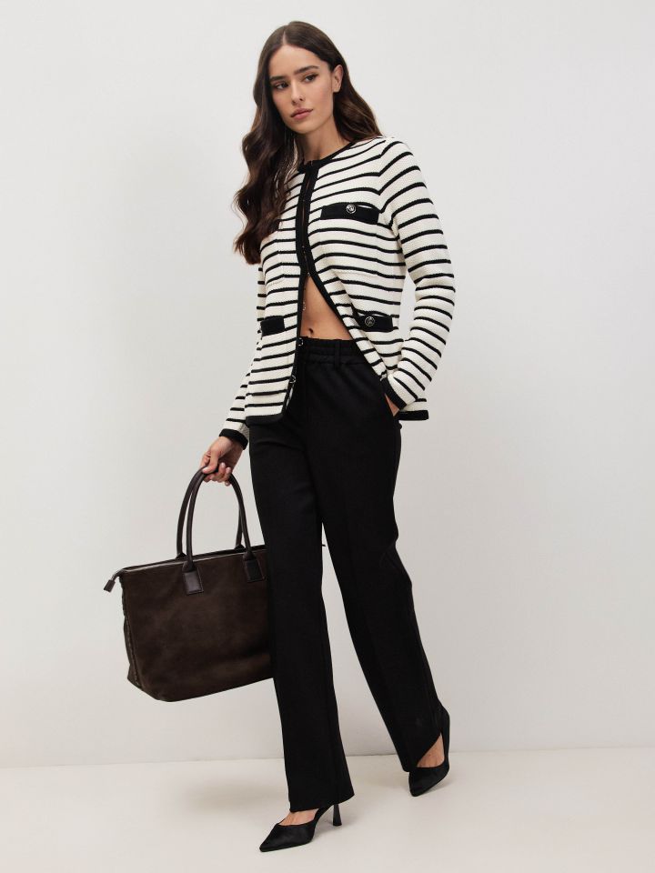 עליונית סריג פסים בצבע שחור/אופוויט