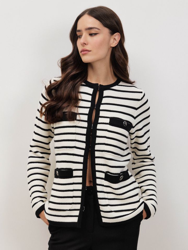 עליונית סריג פסים בצבע שחור/אופוויט