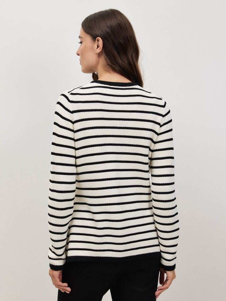 עליונית סריג פסים בצבע שחור/אופוויט