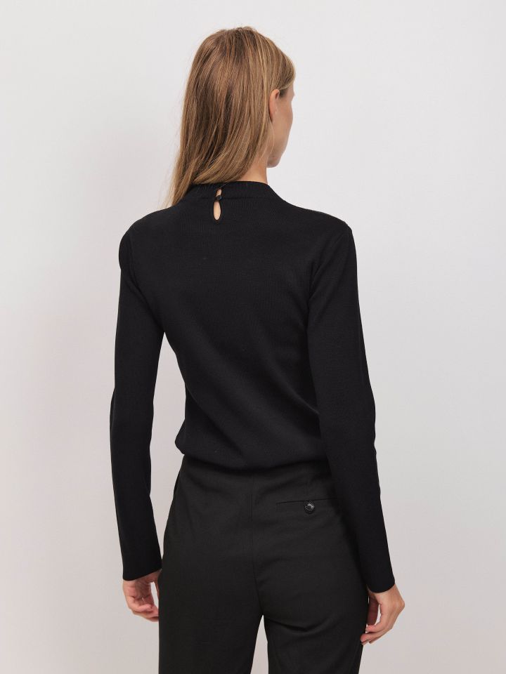 סריג פתח ליבה קרושה בצבע שחור