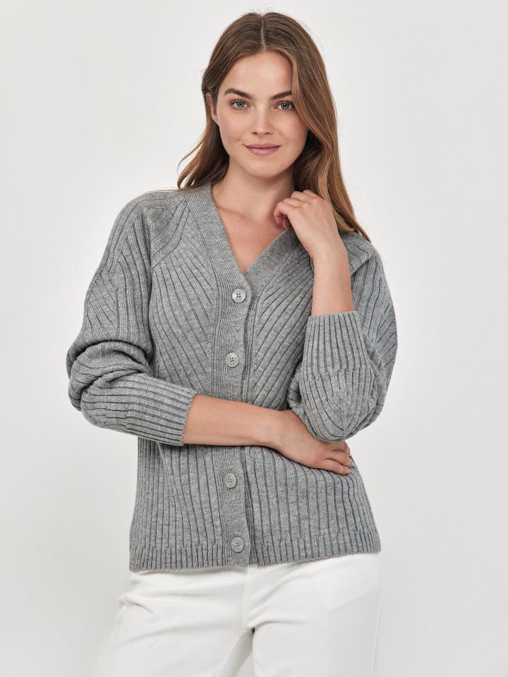 קרדיגן סריג סריגות  דיאגונל בצבע אפור כסף