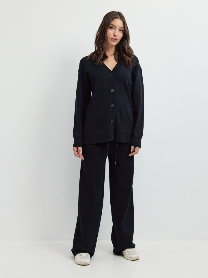 חליפת פנאי סריג EDEN בצבע שחור