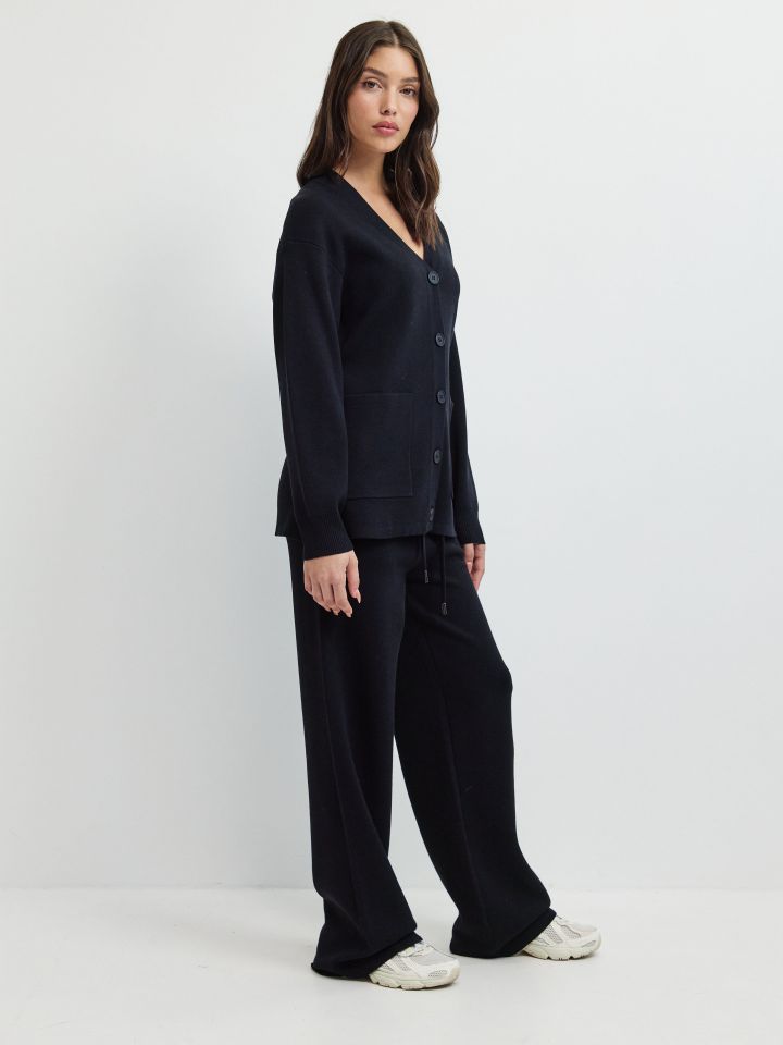 חליפת פנאי סריג EDEN בצבע שחור