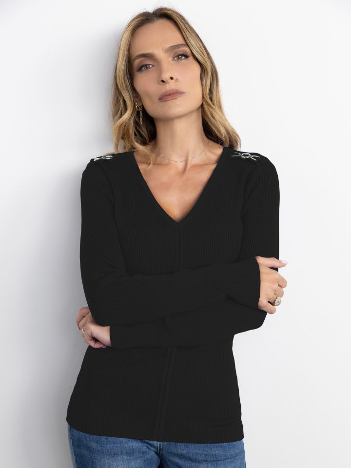 סריג V אבזמים בכתפיים  PROMO בצבע שחור