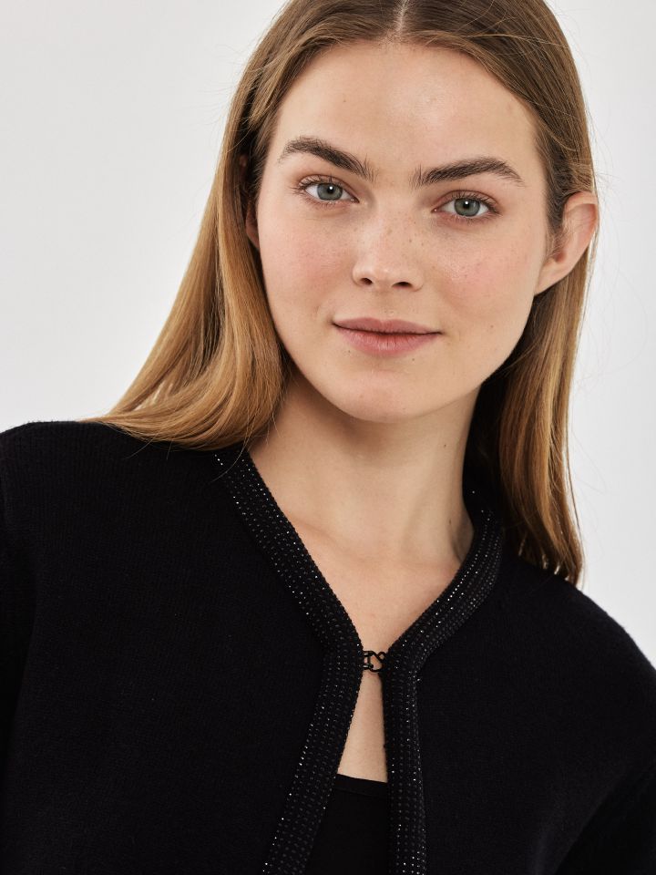 עליונית סריג יהלומים EDEN בצבע שחור