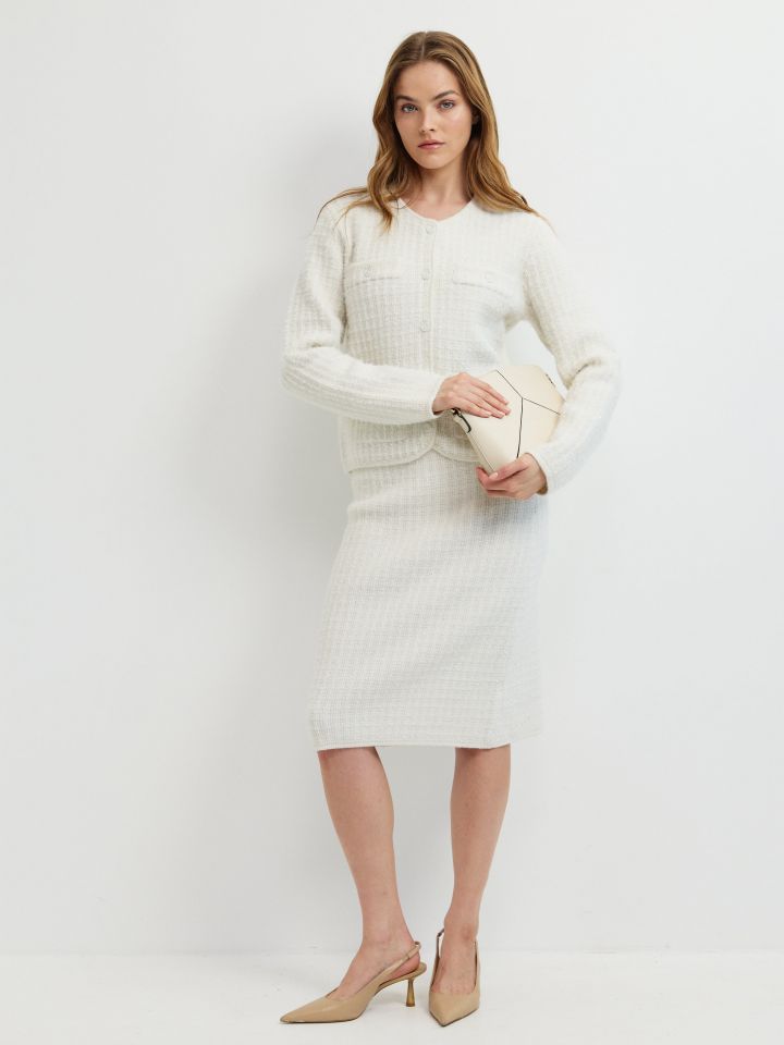 חצאית סריג פייטים בצבע אופוויט