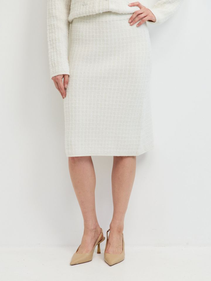 חצאית סריג פייטים בצבע אופוויט