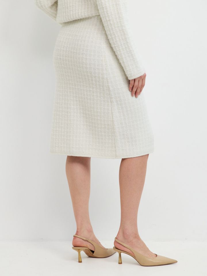 חצאית סריג פייטים בצבע אופוויט