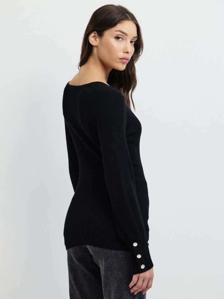 סריג V כפתורים PROMO בצבע שחור