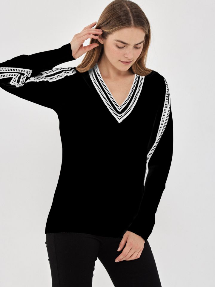 סריג V שילובים ROMI בצבע שחור