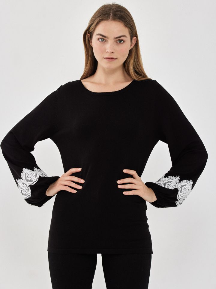 סריג קרושה בשרוול בצבע שחור