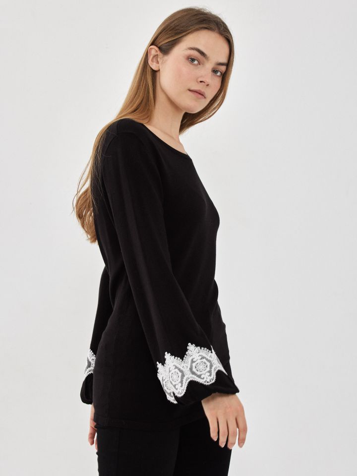 סריג קרושה בשרוול בצבע שחור