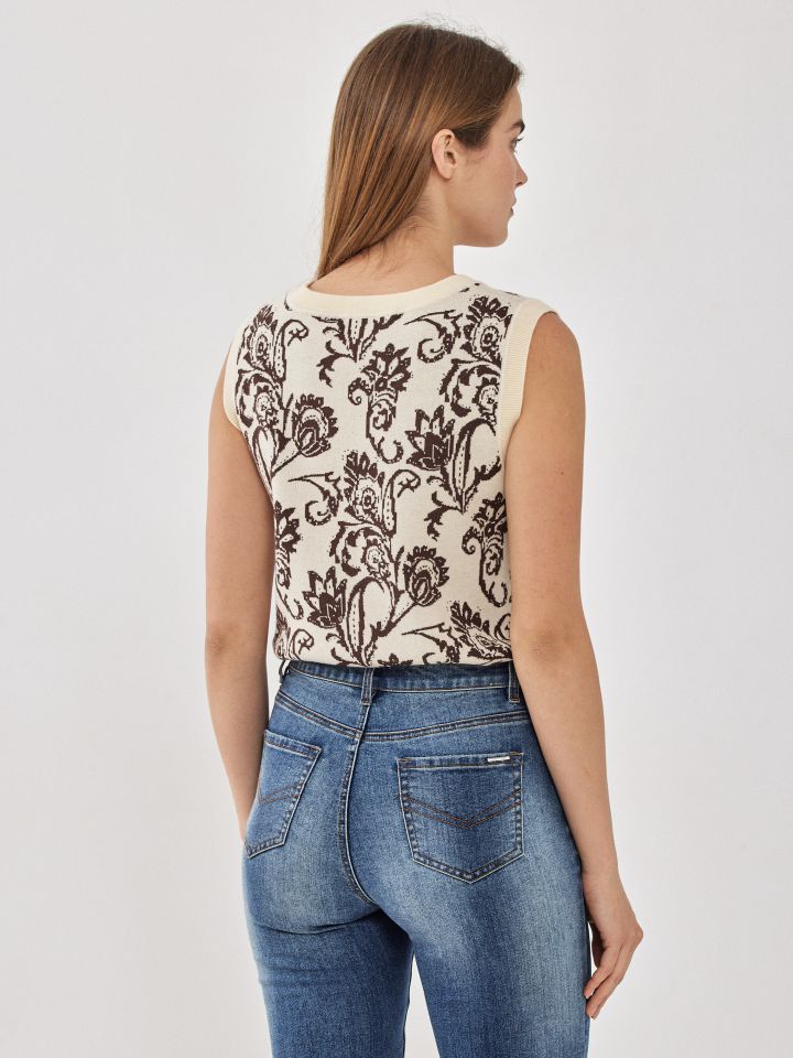 אפודה סריג ג’קרט בצבע אופוויט