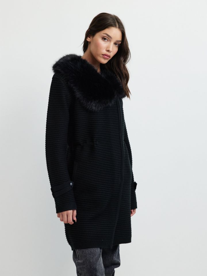 עליונית סריג רוכסן צד בצבע שחור