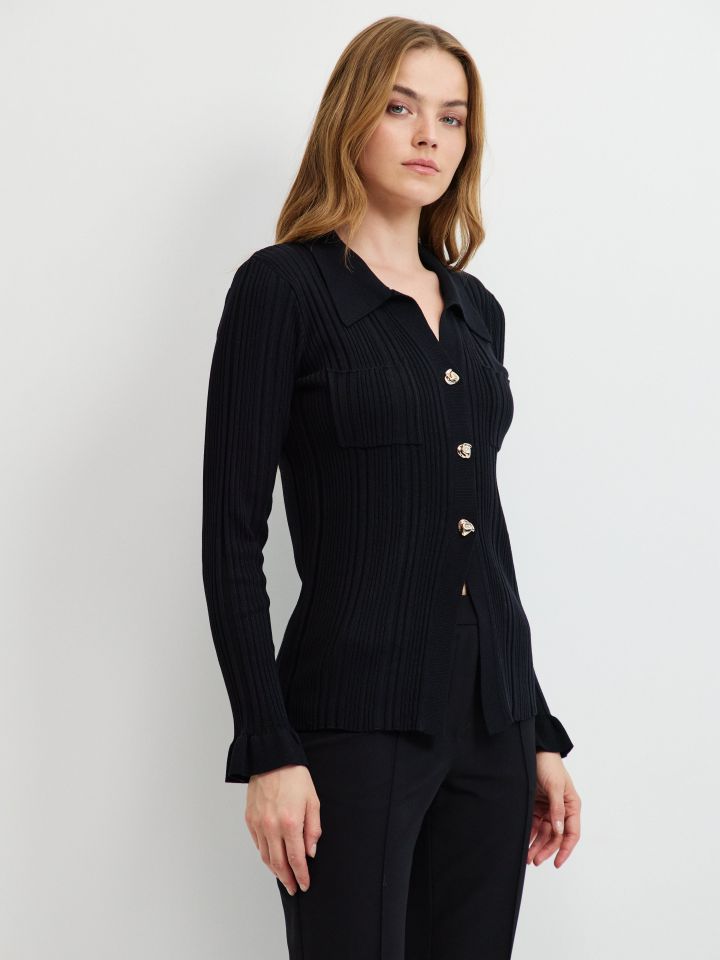 עליונית סריג 3 כפתורים בצבע שחור