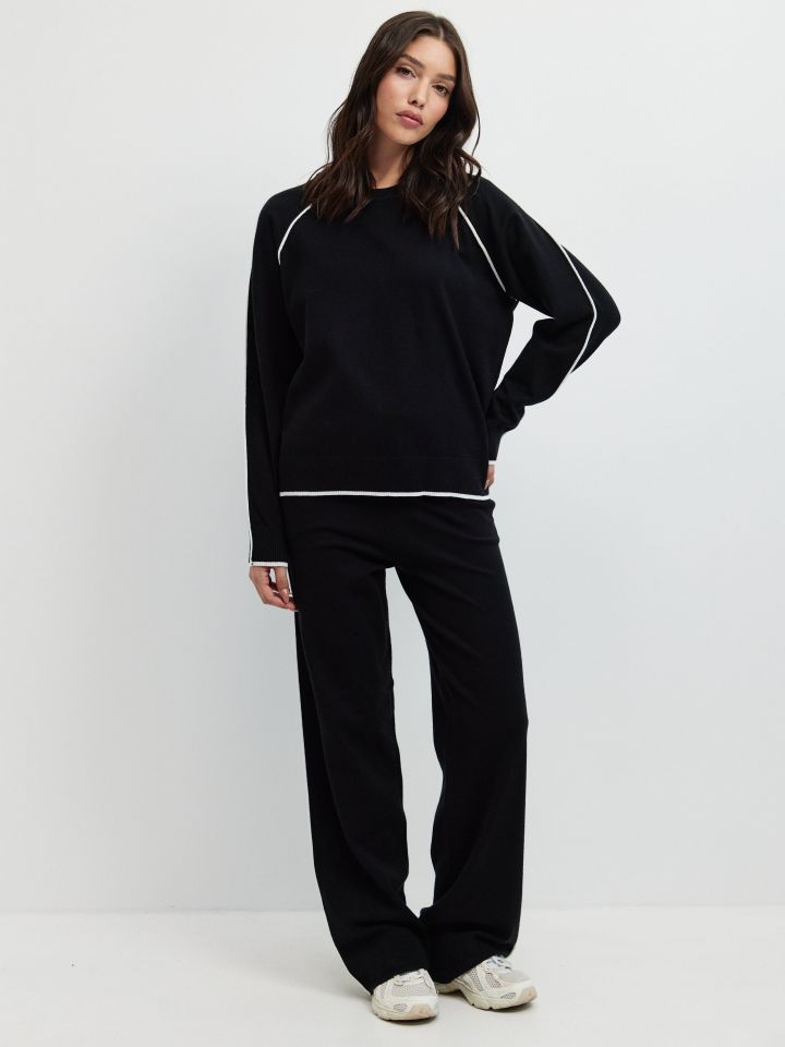 חליפת פנאי סריג שילובים בצבע שחור