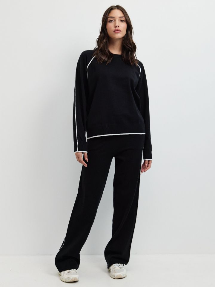 חליפת פנאי סריג שילובים בצבע שחור