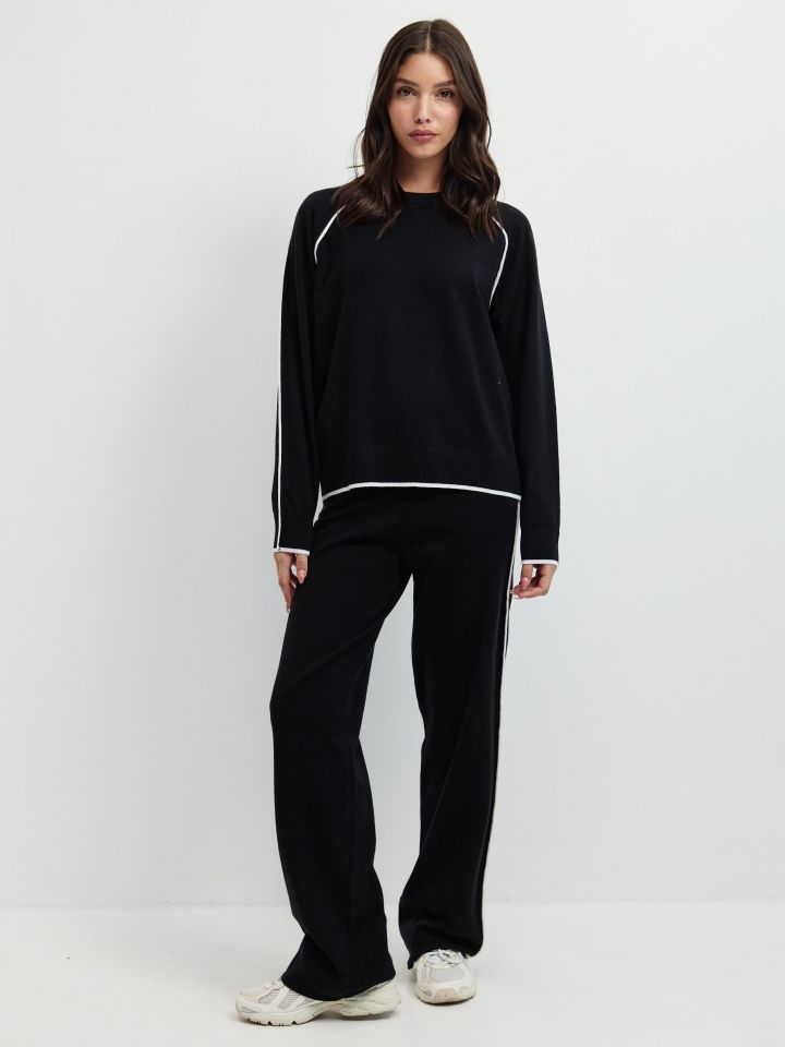 חליפת פנאי סריג שילובים בצבע שחור