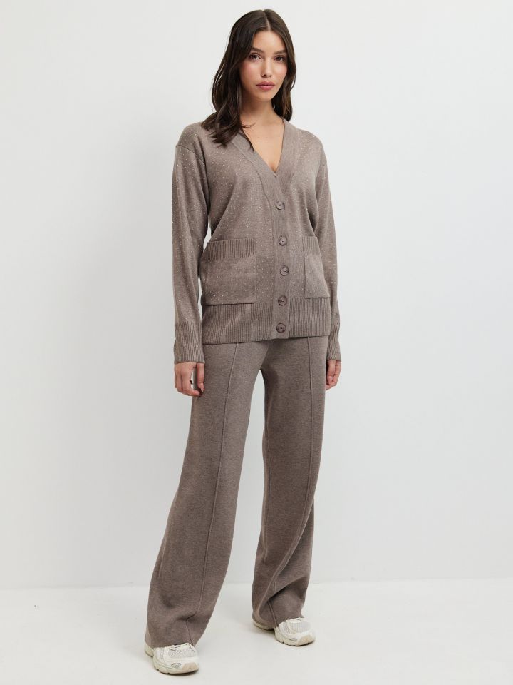 חליפת פנאי דמוי יהלומים בצבע מוקה