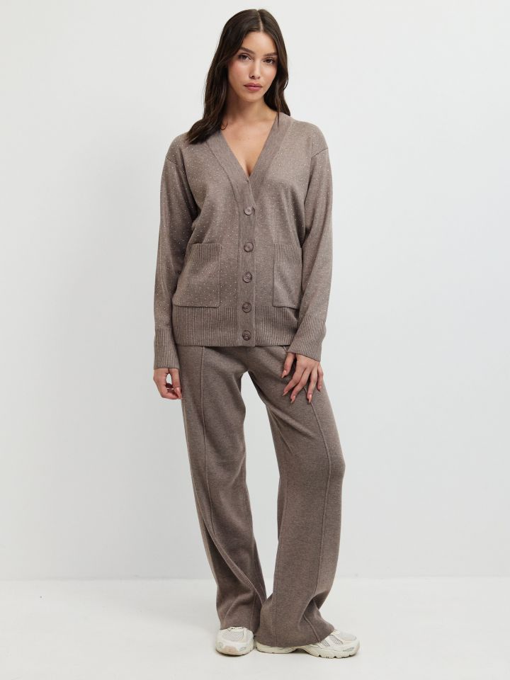 חליפת פנאי דמוי יהלומים בצבע מוקה