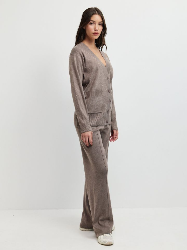 חליפת פנאי דמוי יהלומים בצבע מוקה