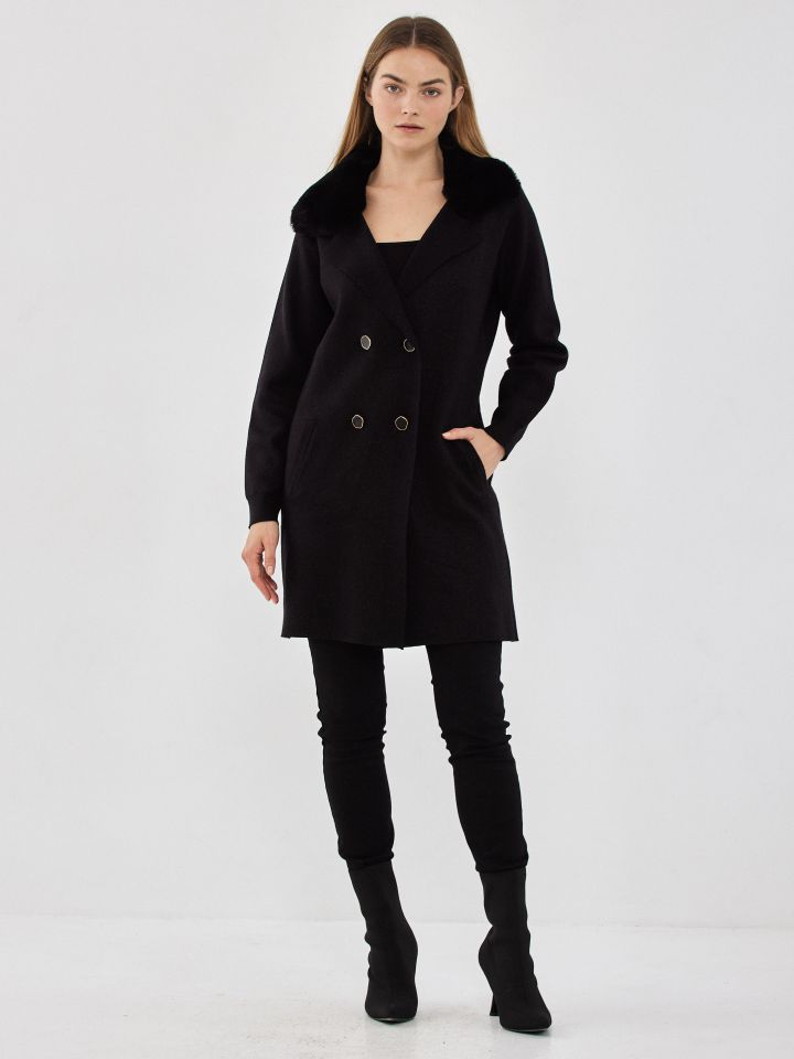 עליונית סריג לורקס צוארון פרווה בצבע שחור