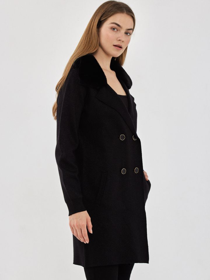 עליונית סריג לורקס צוארון פרווה בצבע שחור