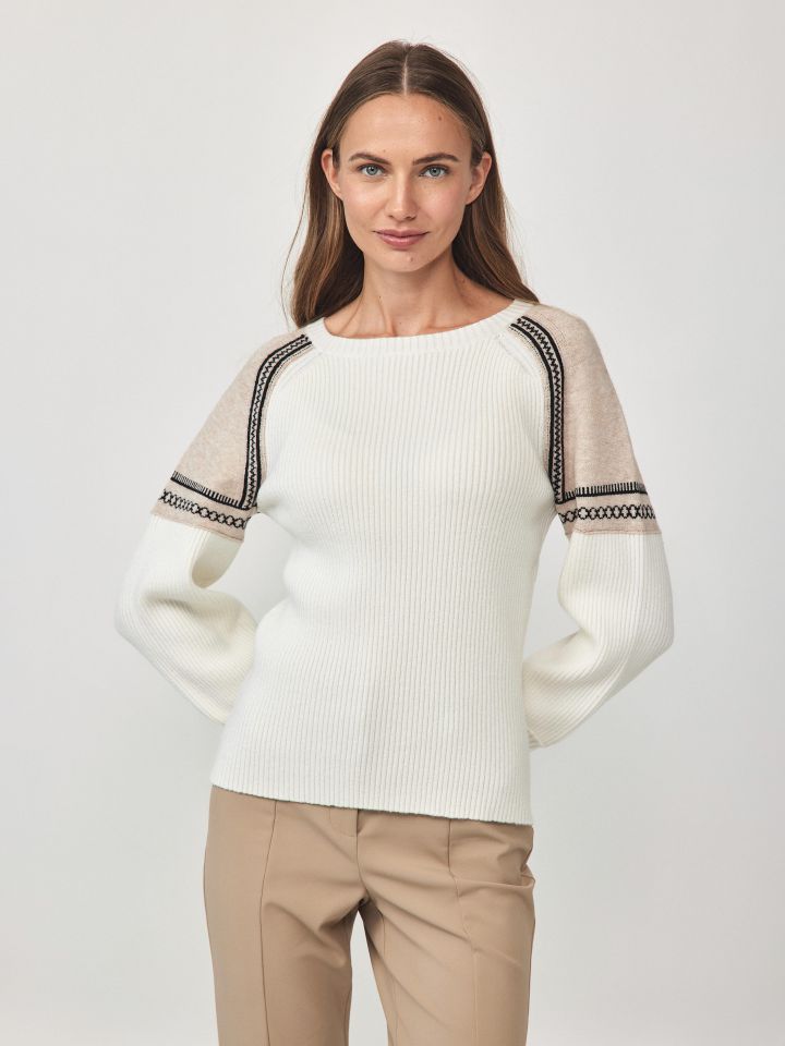 סריג שילובים בכתפיים בצבע אופוויט