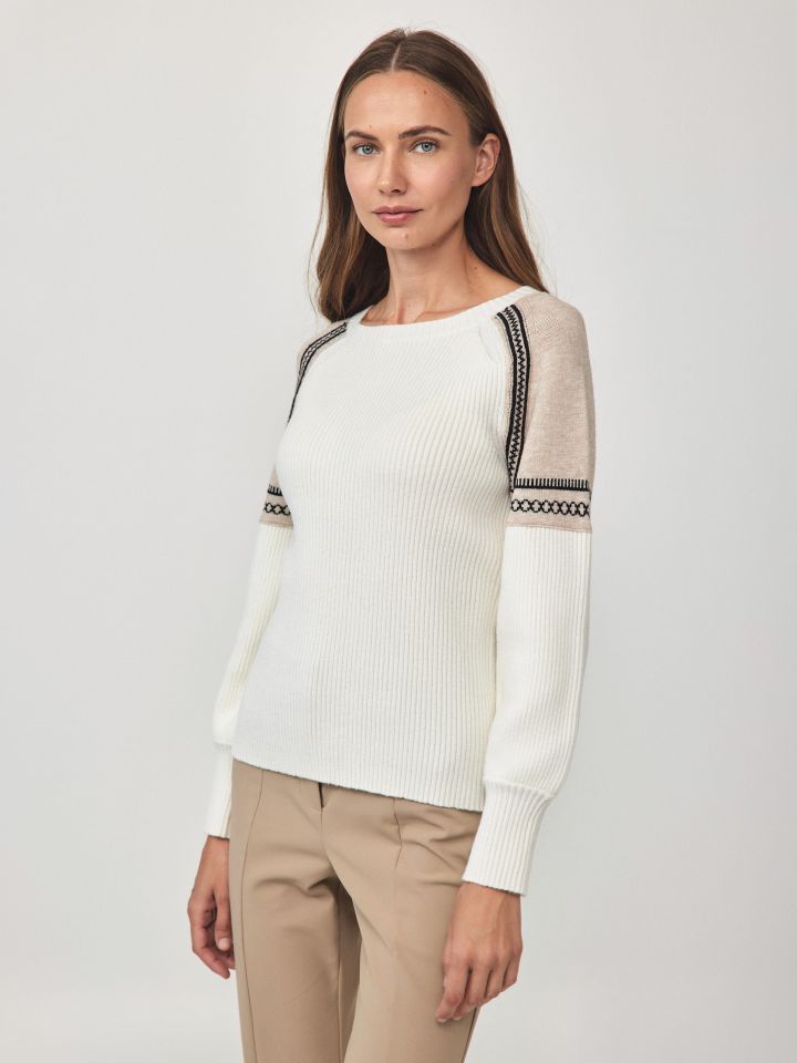 סריג שילובים בכתפיים בצבע אופוויט