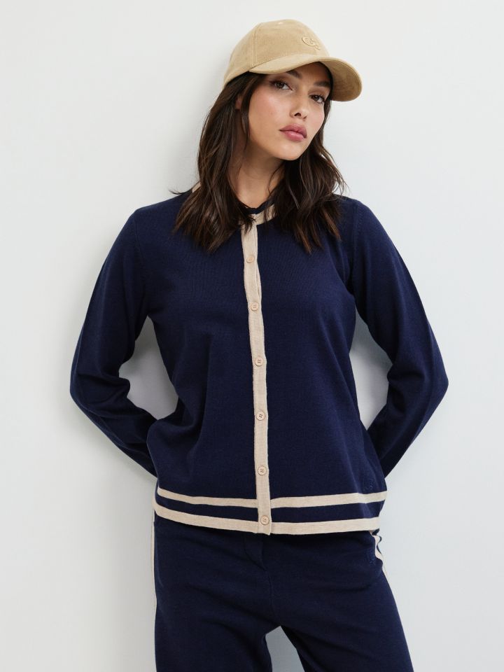 חליפת פנאי עליונית סריג בצבע נייבי