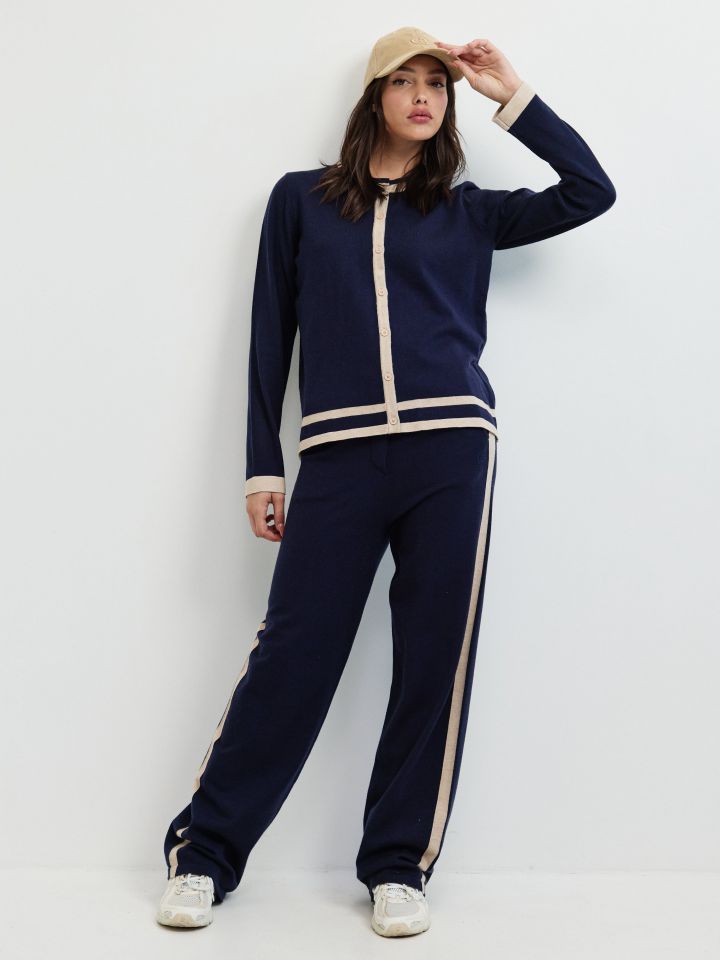 חליפת פנאי עליונית סריג בצבע נייבי