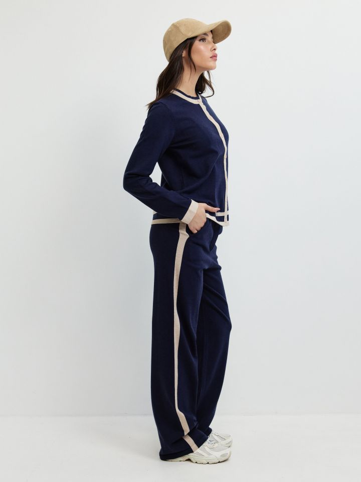 חליפת פנאי עליונית סריג בצבע נייבי